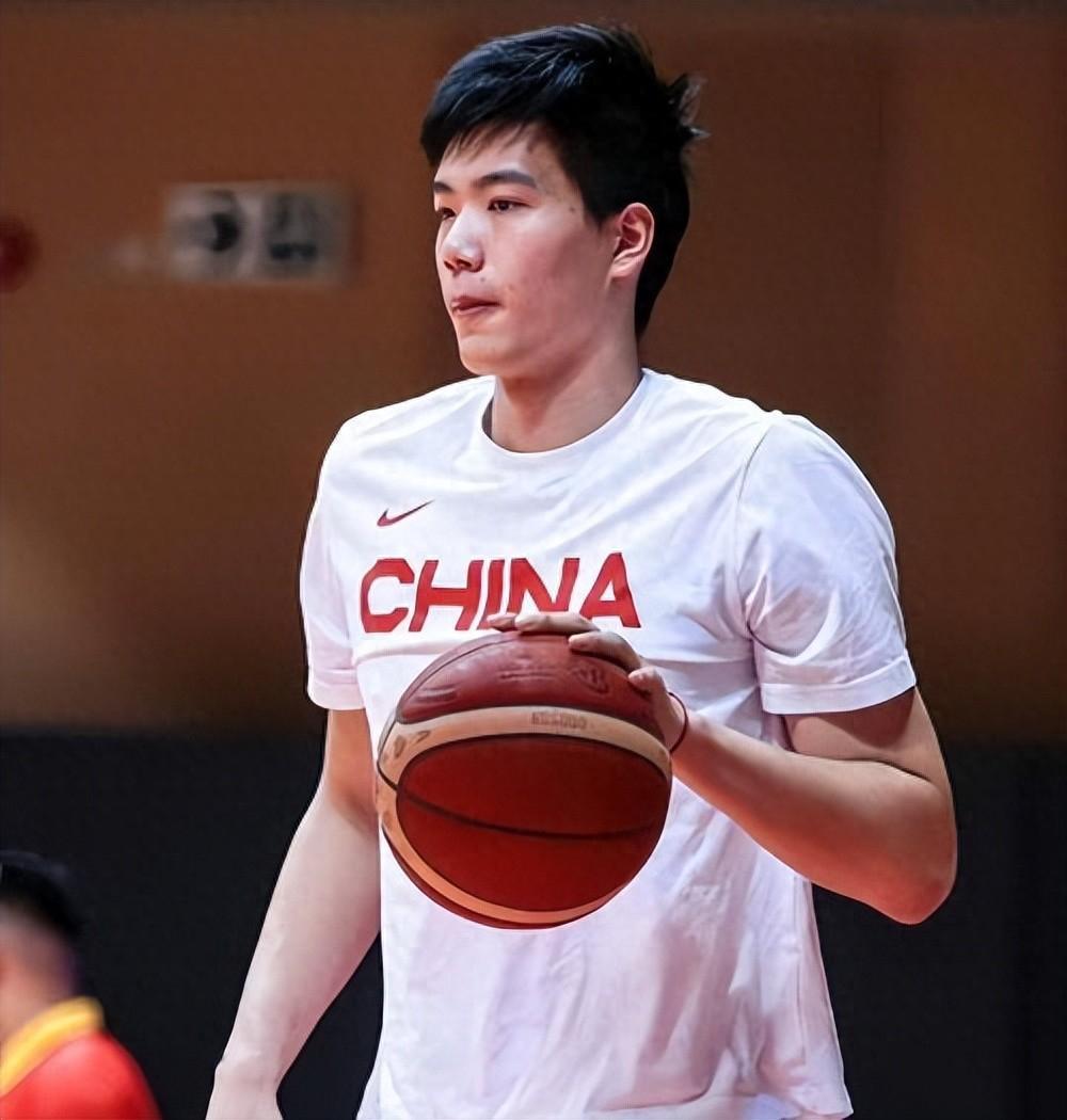 开奖网-比张镇麟还差！中国男篮逆转夜最失意之人：失误被换下仅出场30秒